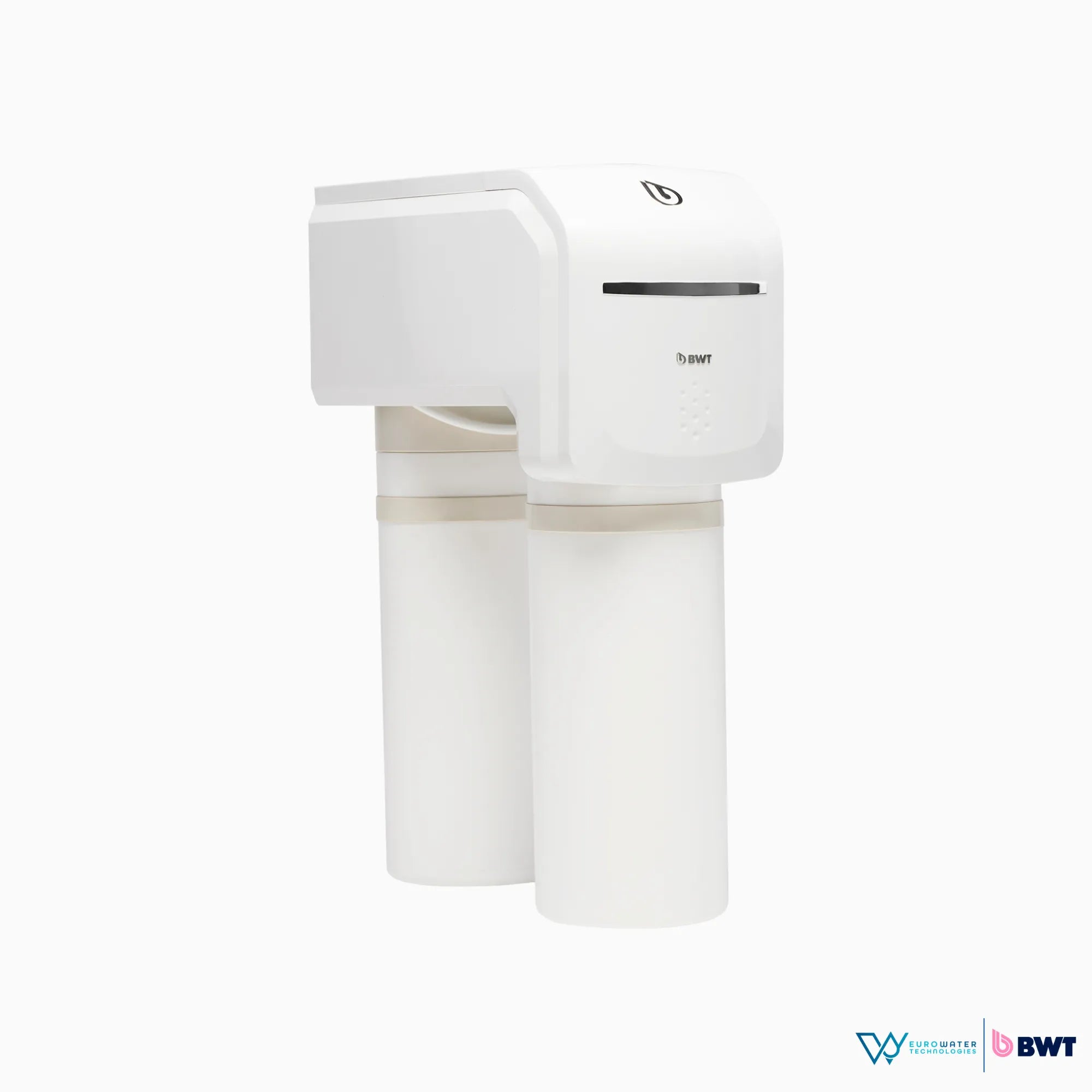 Filtro de agua color blanco con el grabado del logo de BWT. Acompañado de los logos de Eurowater y BWT.
